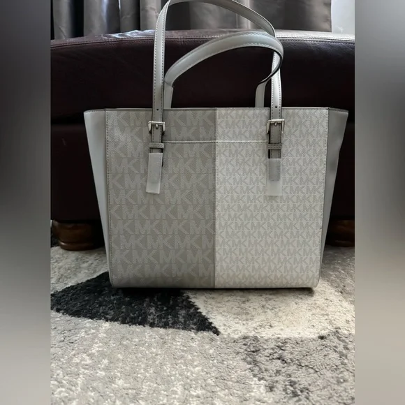 Michael Kors purse - Picture 3 of 6